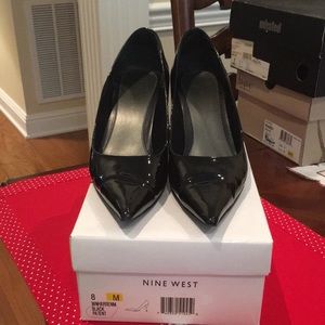 Black patent pumps, Size 8